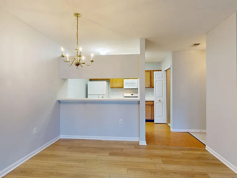 2767 S Knightsbridge Cir — Photo 10