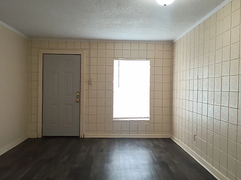 3010 S Holly St — Photo 5