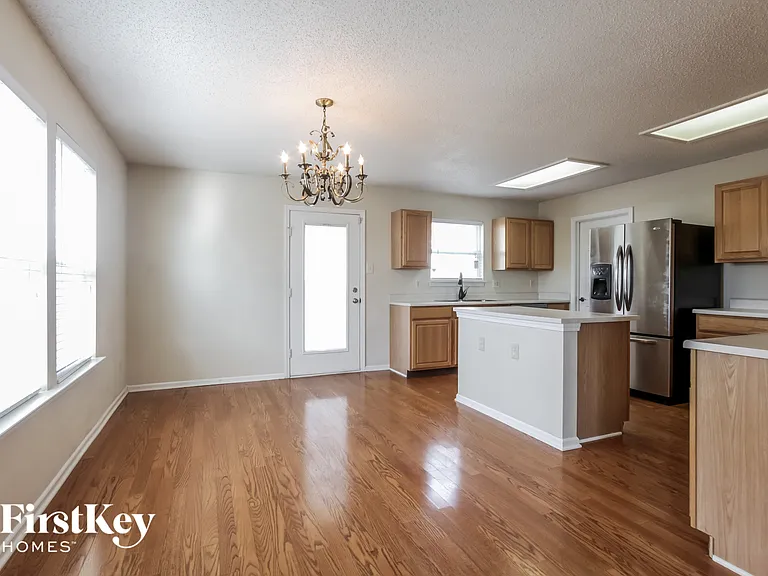 9192 Huntleigh Cir — Photo 5