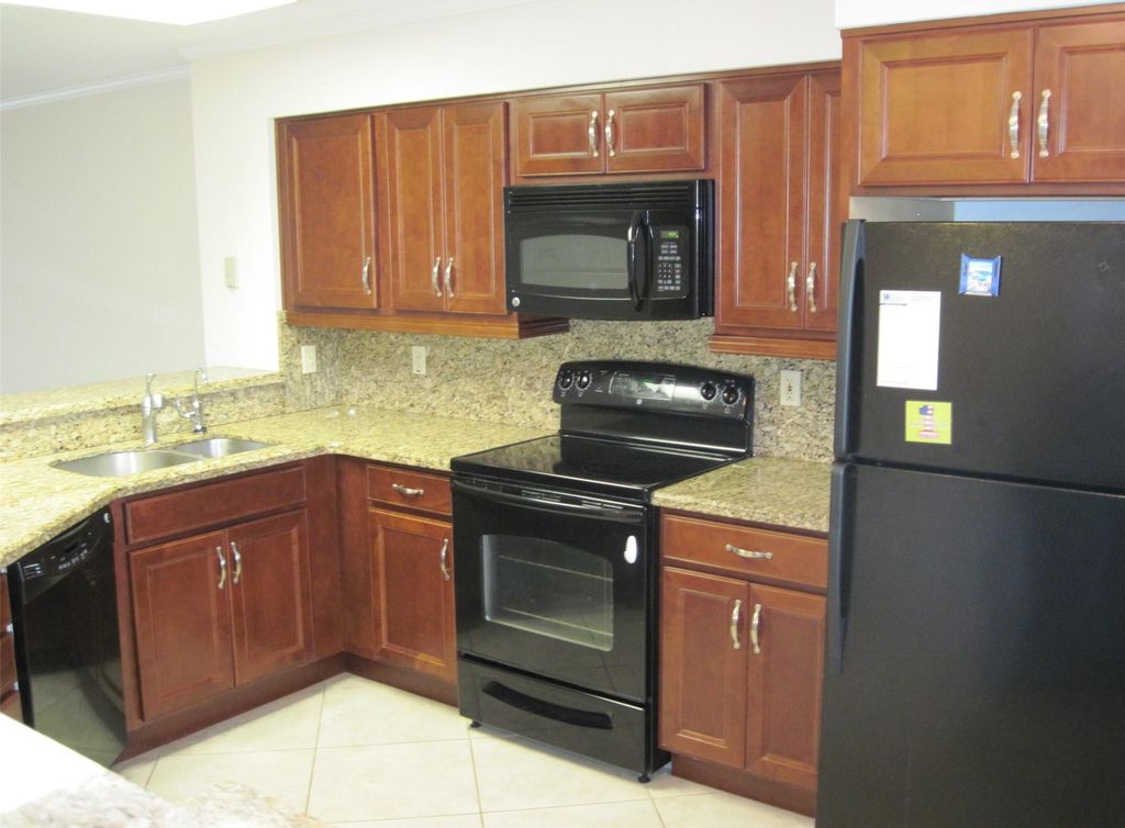 2232 N Cypress Bend Dr APT 307, photo 2