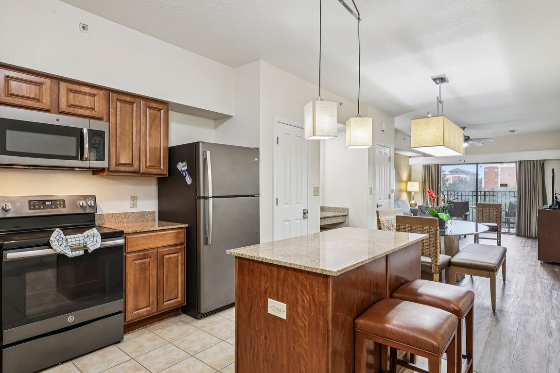 12527 Floridays Resort Dr E410-S2407-015.jpg