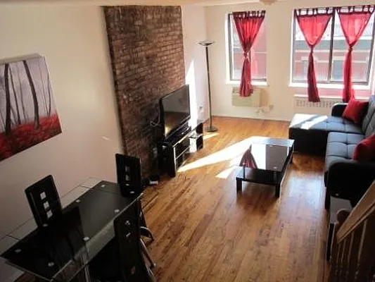 Rented by KVNY Soho | media 34