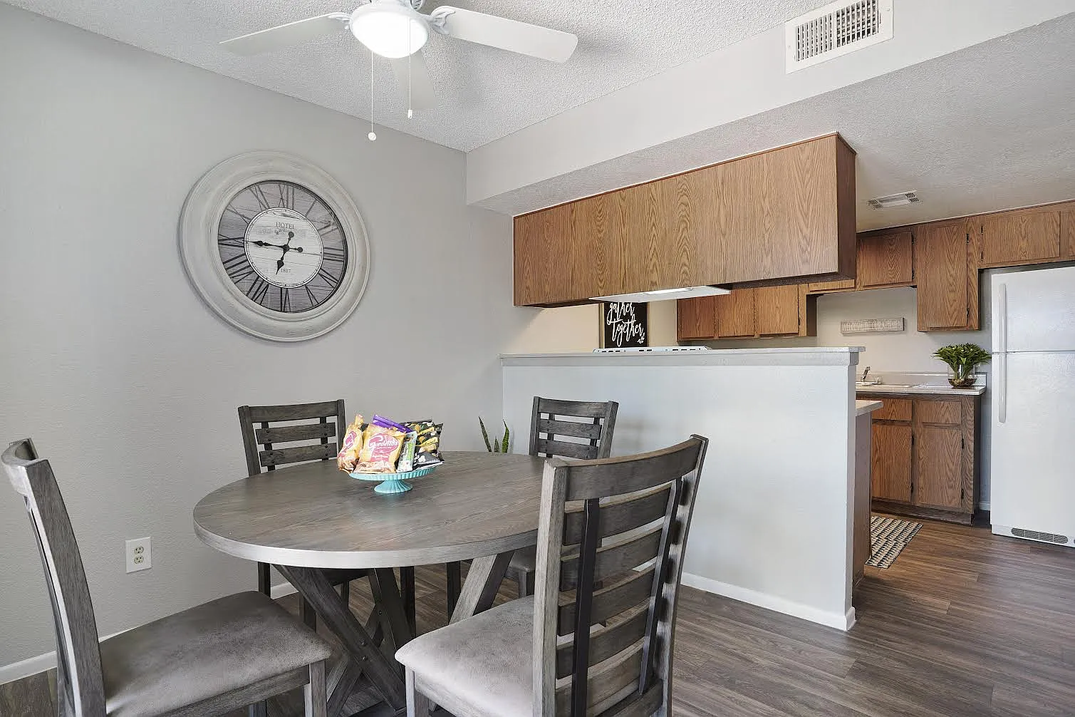 Falcon Glen Apartments — Photo 1