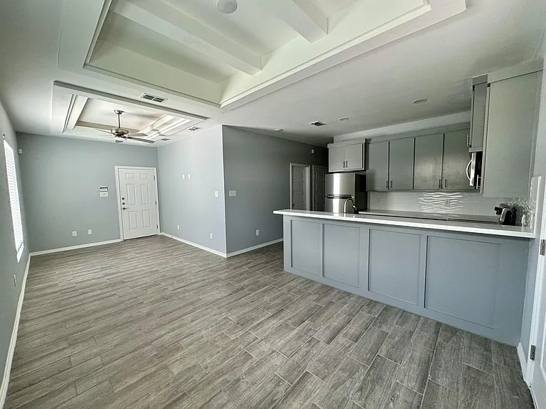 413 E Acacia St #2 — Photo 4