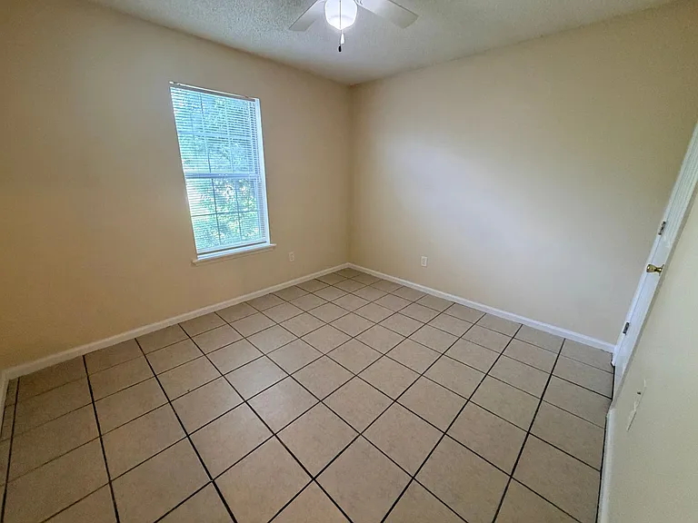 3905 Heatherwoods Dr — Photo 16