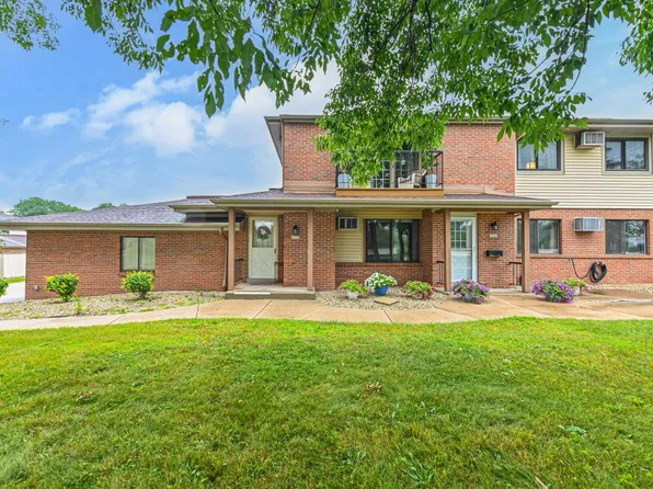 4559 South Greenridge CIRCLE, Greenfield, WI 53220