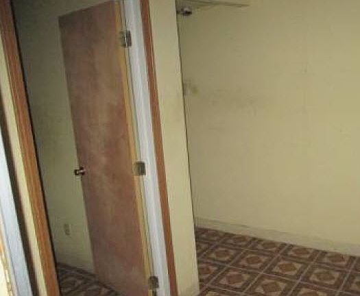 4th image of 560 Holmes Ave