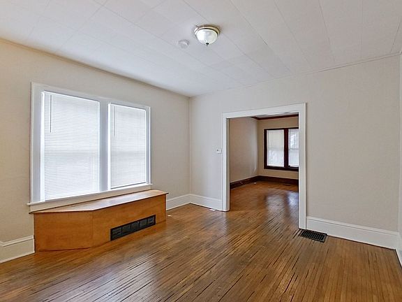 3rd image of 461-463 Reinhard Ave #461