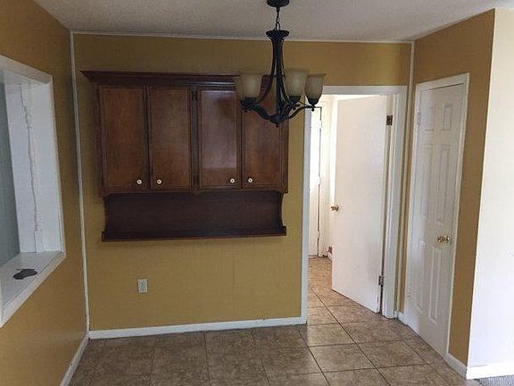 3rd image of 21 Hemlock Dr
