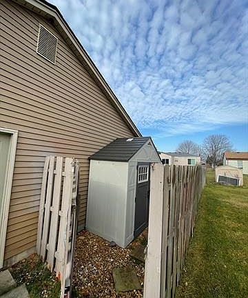 3rd image of 25387 Norvell St
