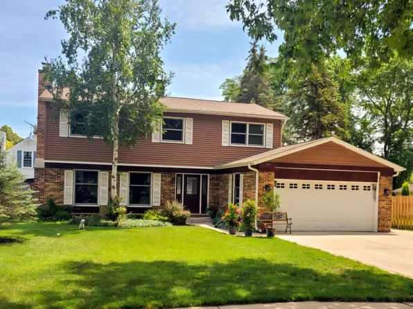 17515 W Winnebago Dr, Grayslake, IL 60030