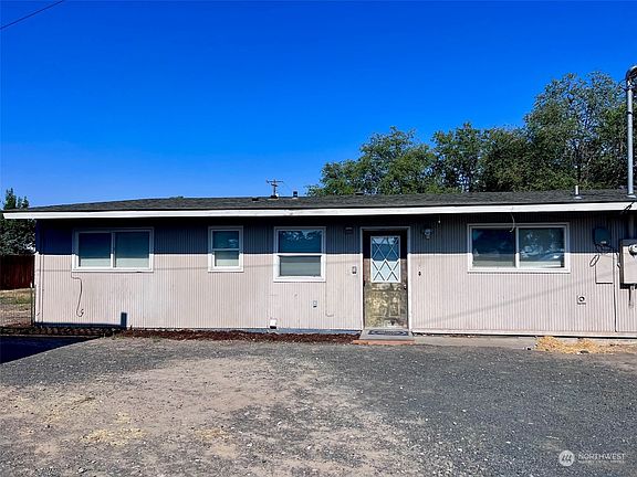 3rd image of 154 NE Carswell Drive