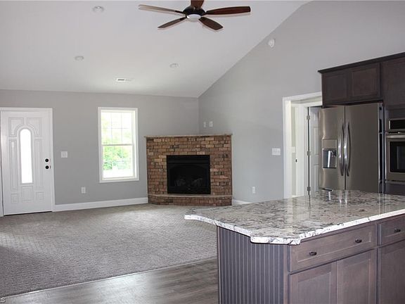 3rd image of 254 Beech Bend Ln