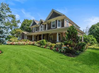 548 Roslyn Rd, Williston Park, NY 11596