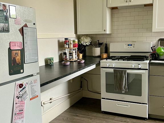 4th image of 17 Liberty St #4