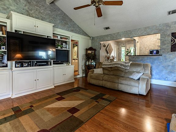 5th image of 1029 Springfield St