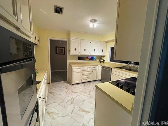 4th image of 20 Plainview Dr