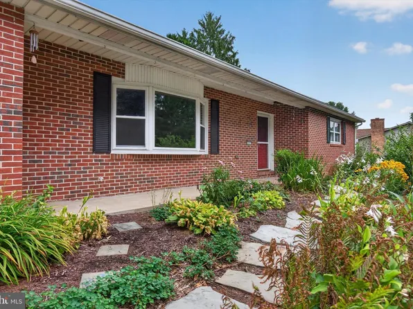 201 Widders Dr, Mechanicsburg, PA 17055
