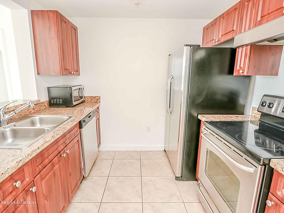 5th image of 2600 SW 27th Ave APT 606