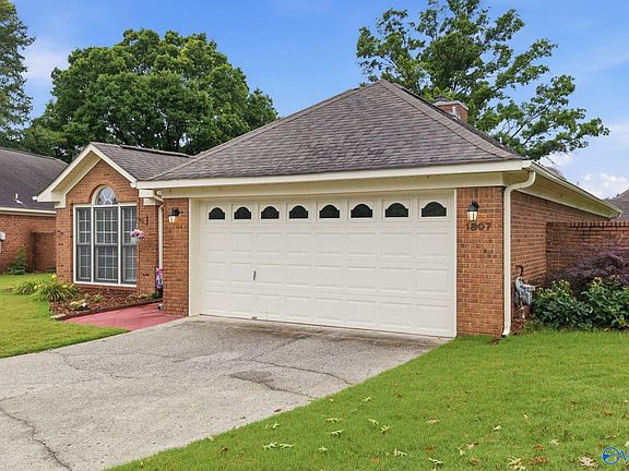 3rd image of 1807 Edgemere Ct SE