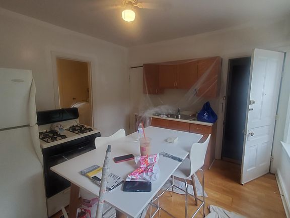 2nd image of 1041 N Wood St #1R