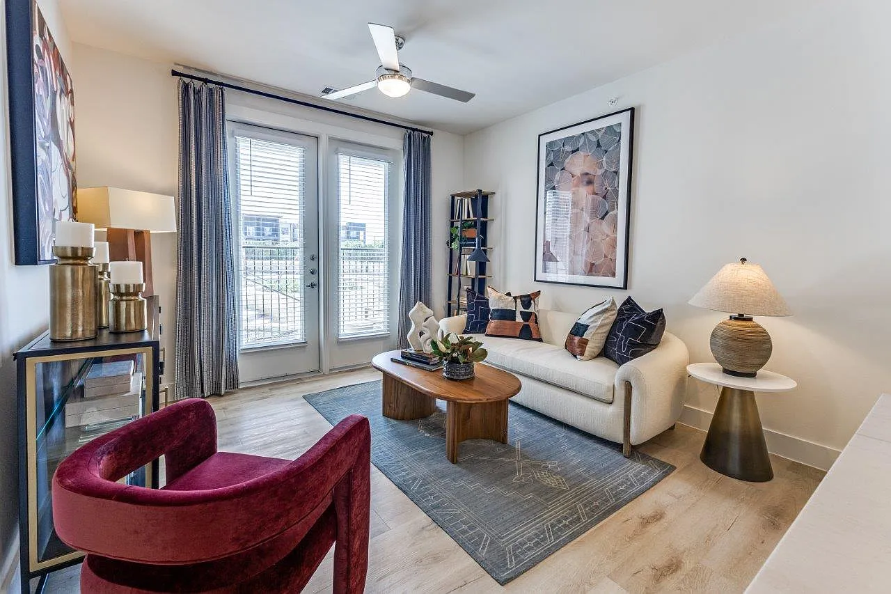 Aura High Pointe — Photo 4