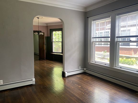 4th image of 104 Manning Blvd #1