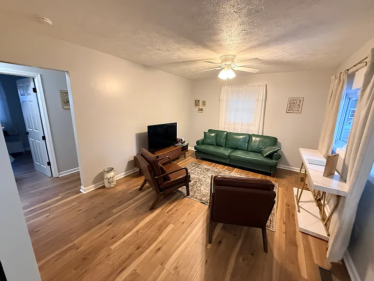 4501 Greenfield Dr — Photo 5