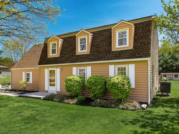 259 Chateaugay Dr, Pataskala, OH 43062