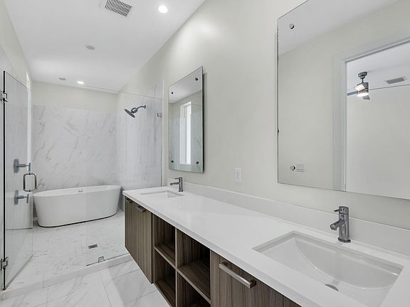 4th image of 1025 NE 18th Avenue #103