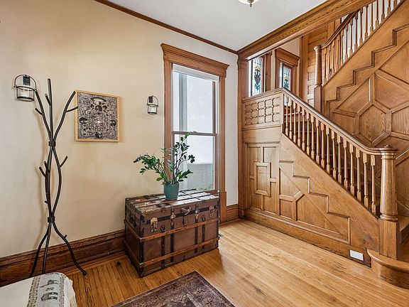 5th image of 2717 Emerson Ave S
