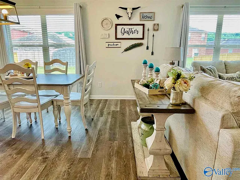 115 Edgestone Dr — Photo 11