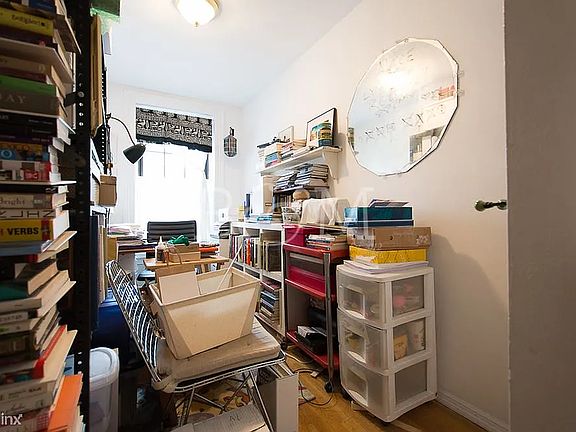 4th image of 941 Pacific St #2