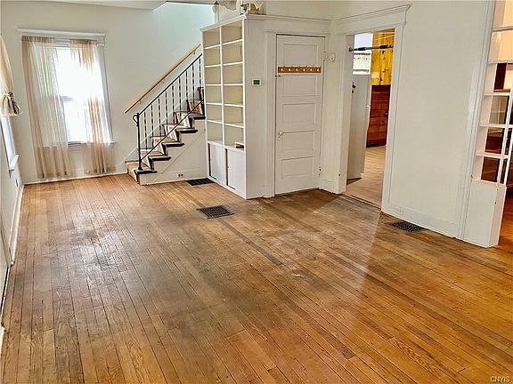 5th image of 337 Winton St