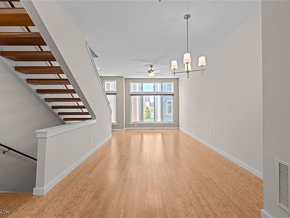 4th image of 1573 E 118th St APT C