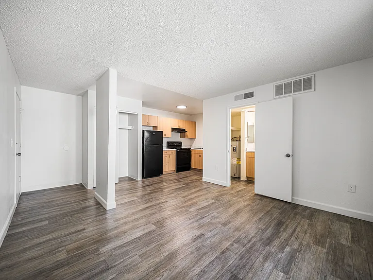 Sunflower Apartments — Photo 26