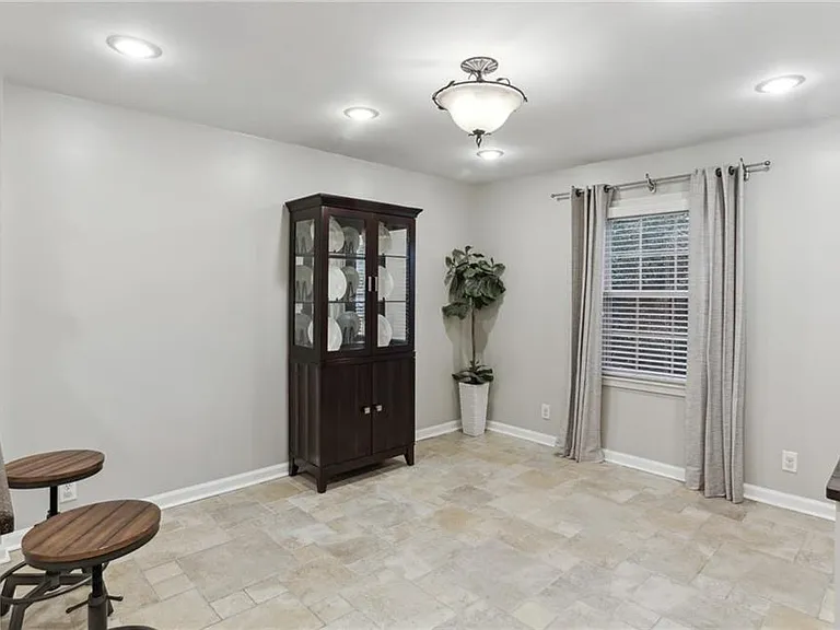 1601 Executive Park Ln NE — Photo 9