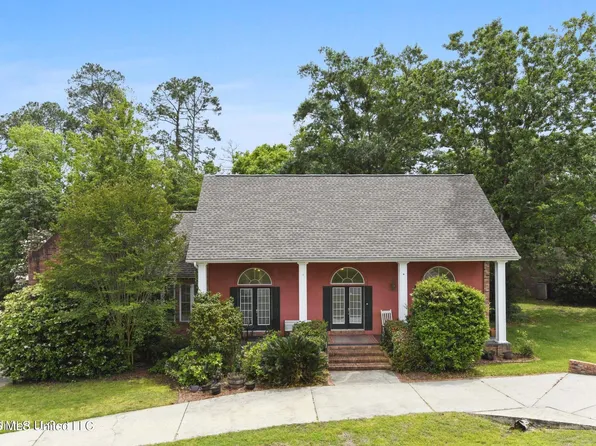 6649 Ahekolo Cir, Diamondhead, MS 39525