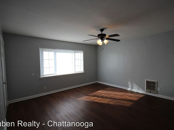 3rd image of 1008 Glenwood Dr