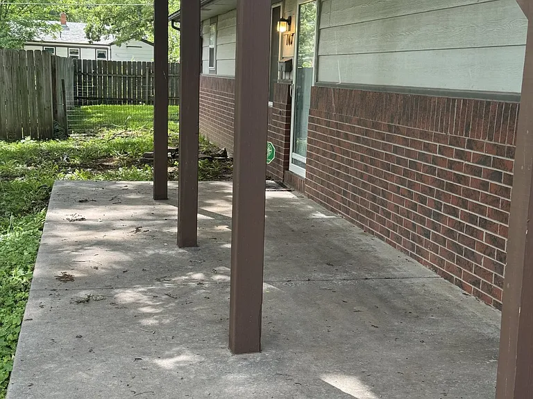 107 S Gordon St — Photo 3