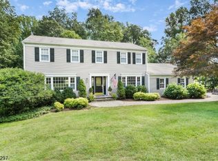 2 Green Hills Rd, Long Valley, NJ 07853