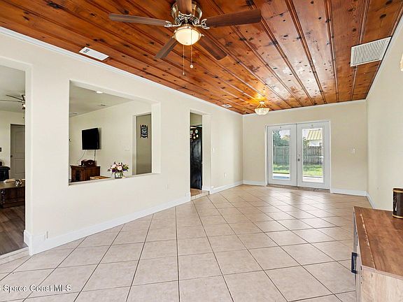 2nd image of 485 Poinciana Dr