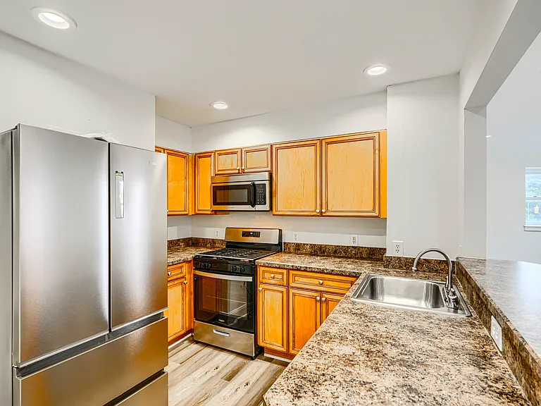 739 W Pratt St #2 — Photo 5