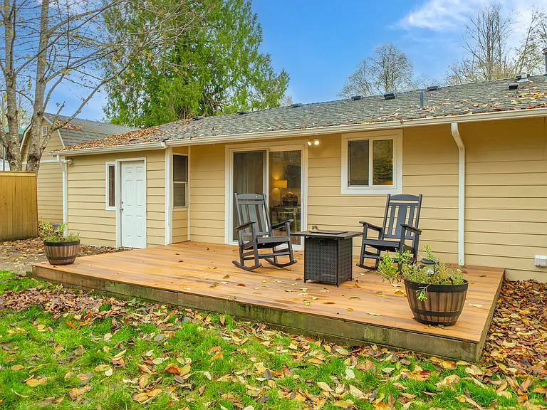7409 Mazama St SW — Photo 16