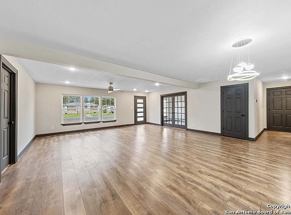2nd image of 2643 W Gramercy Pl