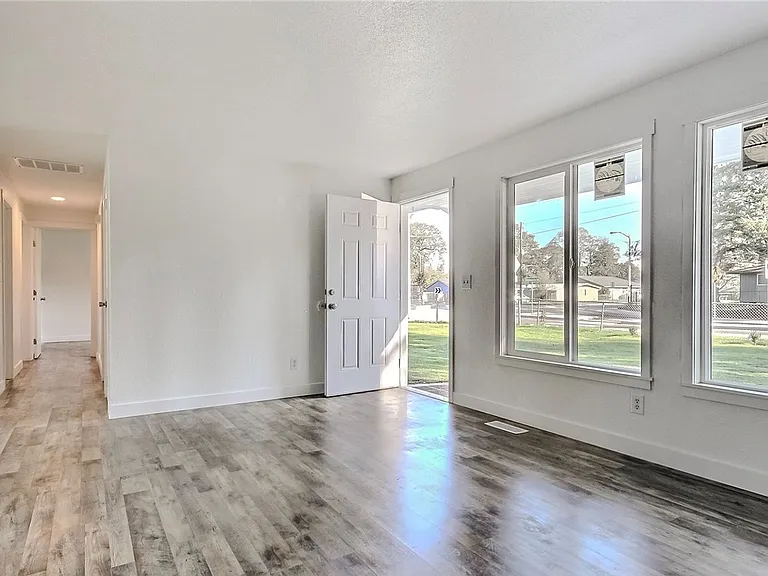12208 Edgewood Ave SW — Photo 5