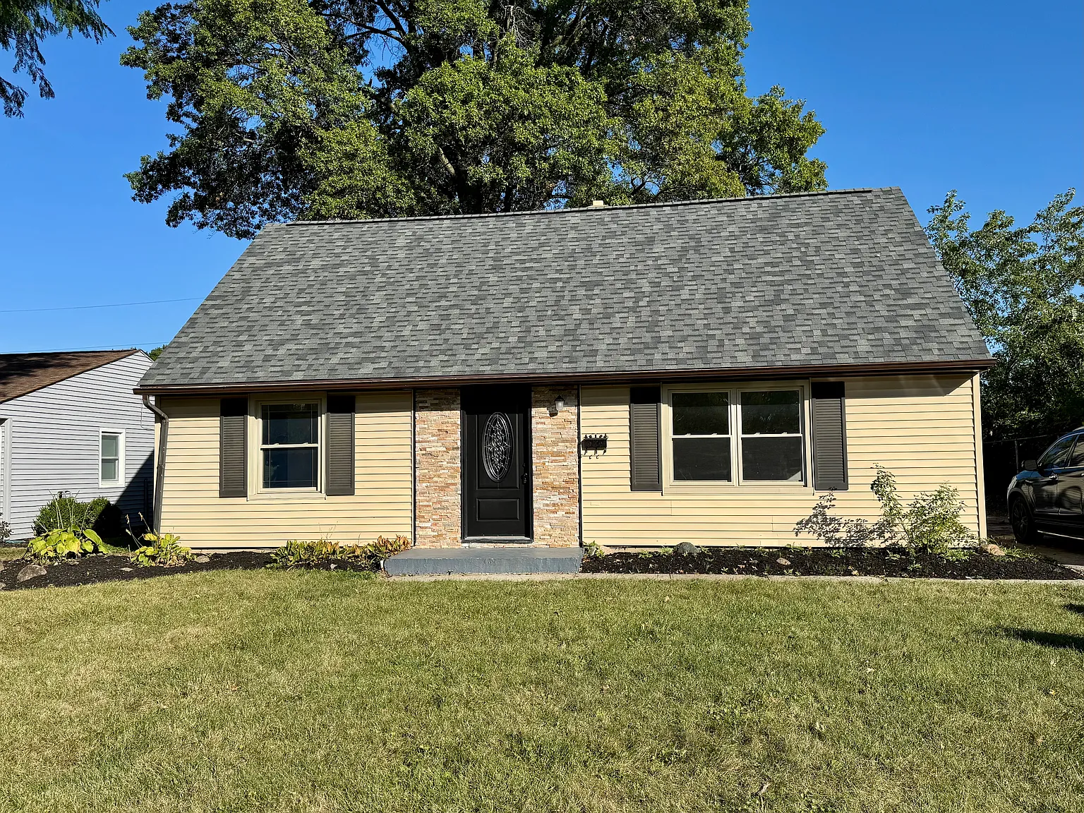 3 bed, 1369 sqft, $2,000 — Photo 1