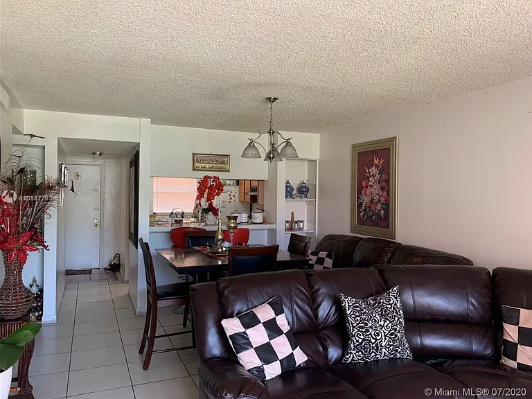 19821 SW 114th Ave #120 — Photo 9