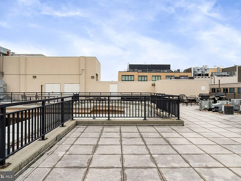 915 E St NE #505 — Photo 19
