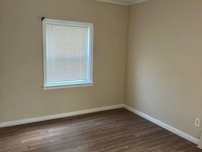 5150 E Outer Dr — Photo 8